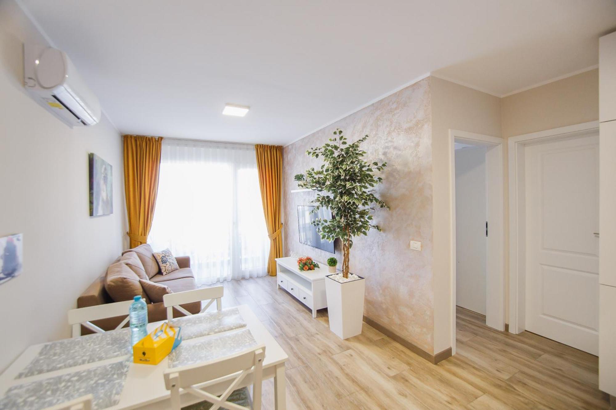 Cappuccino Colors At West Residence Oradea Exterior photo